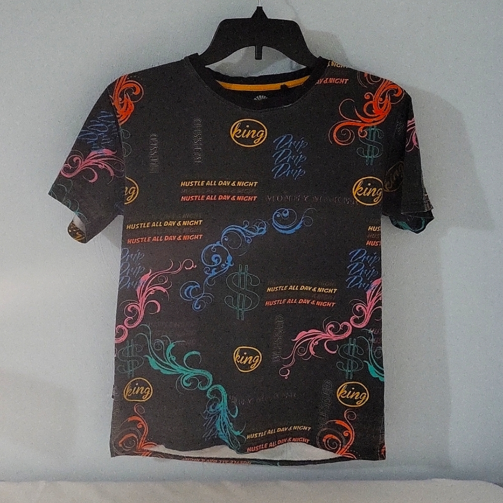 The brand is Akademiks, size is XL (18)